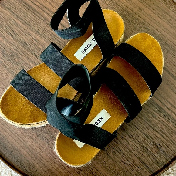 Steve Madden sandals - Picture 1 of 2